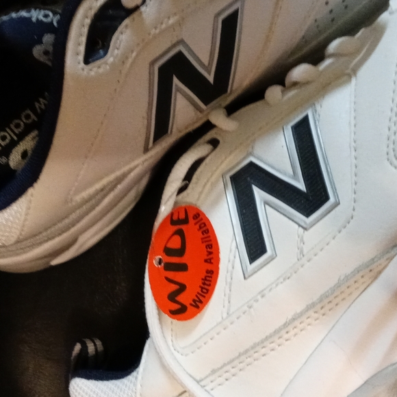 New New Balance Wide Men Sneakers - Picture 9 of 10